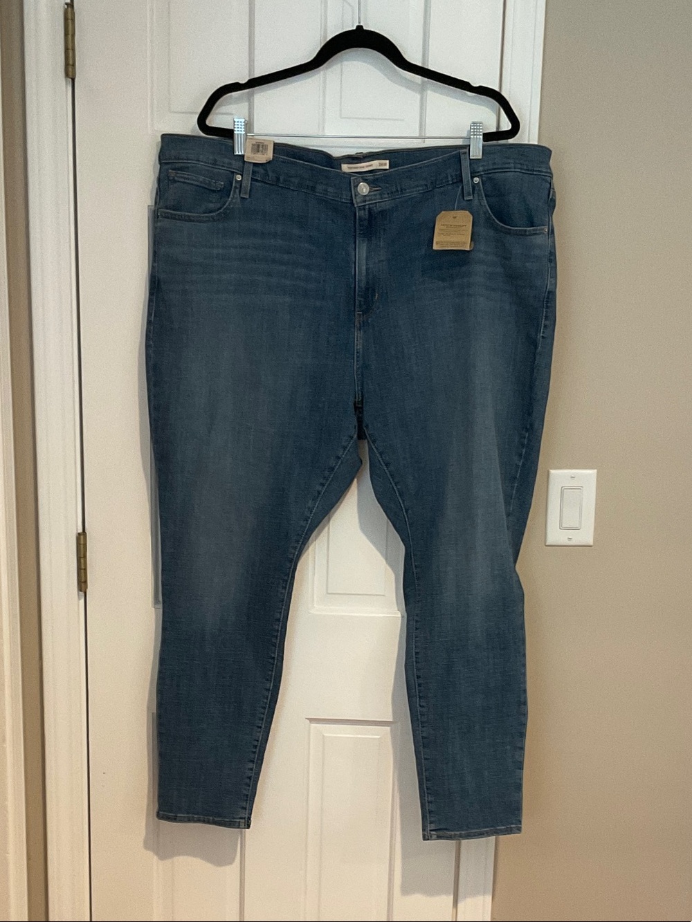 Levi's Women's High-Rise Skinny Jeans in Dark Blue Wash